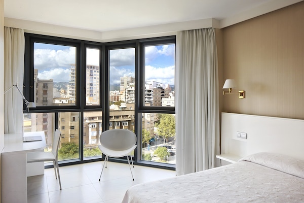 Suite junior | 1 dormitorio, minibar, caja fuerte y escritorio