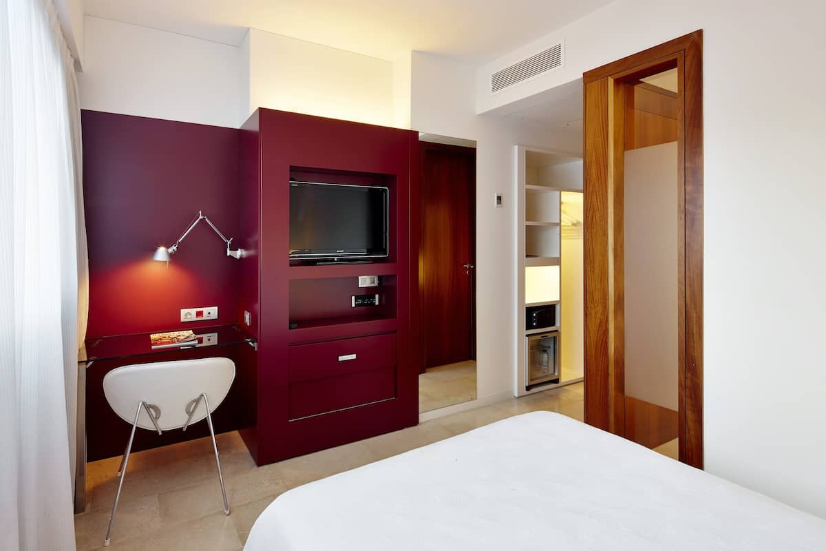 Einzelzimmer | 1 Schlafzimmer, Minibar, Zimmersafe, Schreibtisch