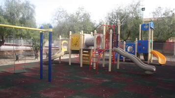 Außen-Kinderspielplatz