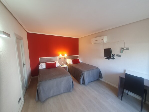 Basic Twin Room, Garden View | Minibar, in-room safe, desk, free WiFi