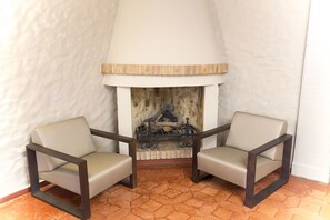 Fireplace - Hotel La Carreta (Chiva)