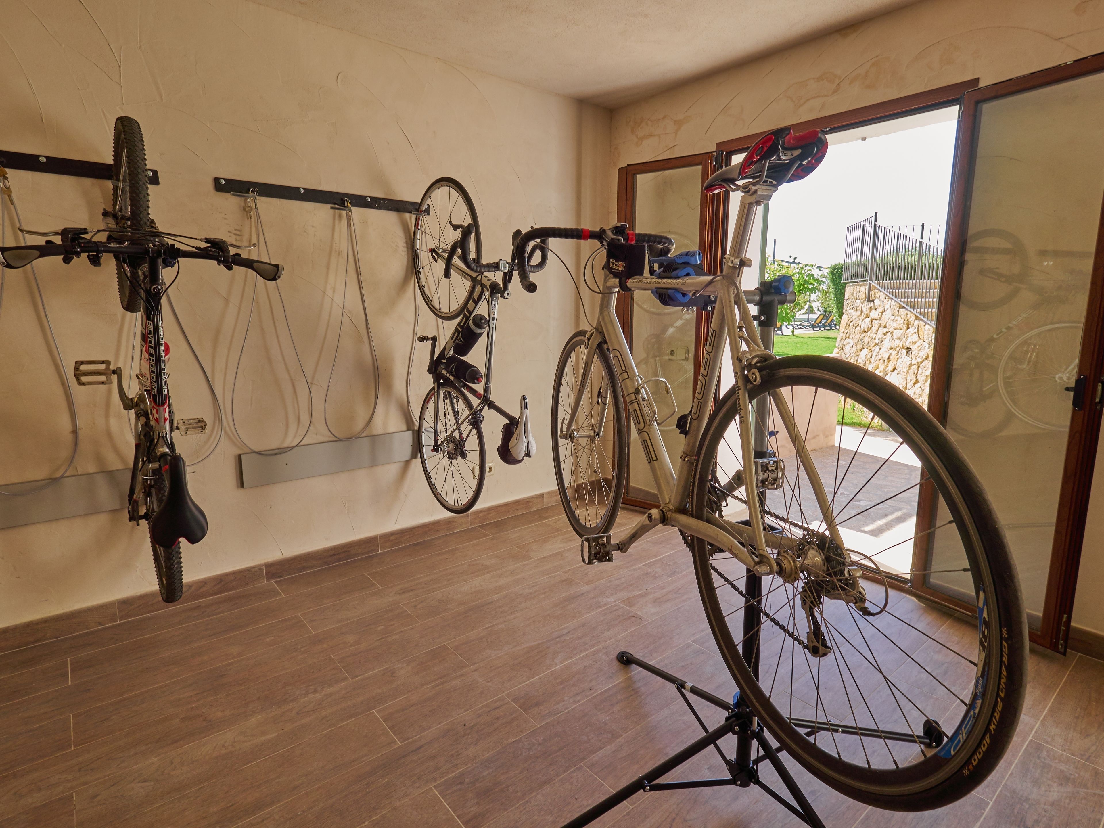 superior room (cycling friendly) | 1 bedroom, in-room safe, iron/ironing board, free wifi