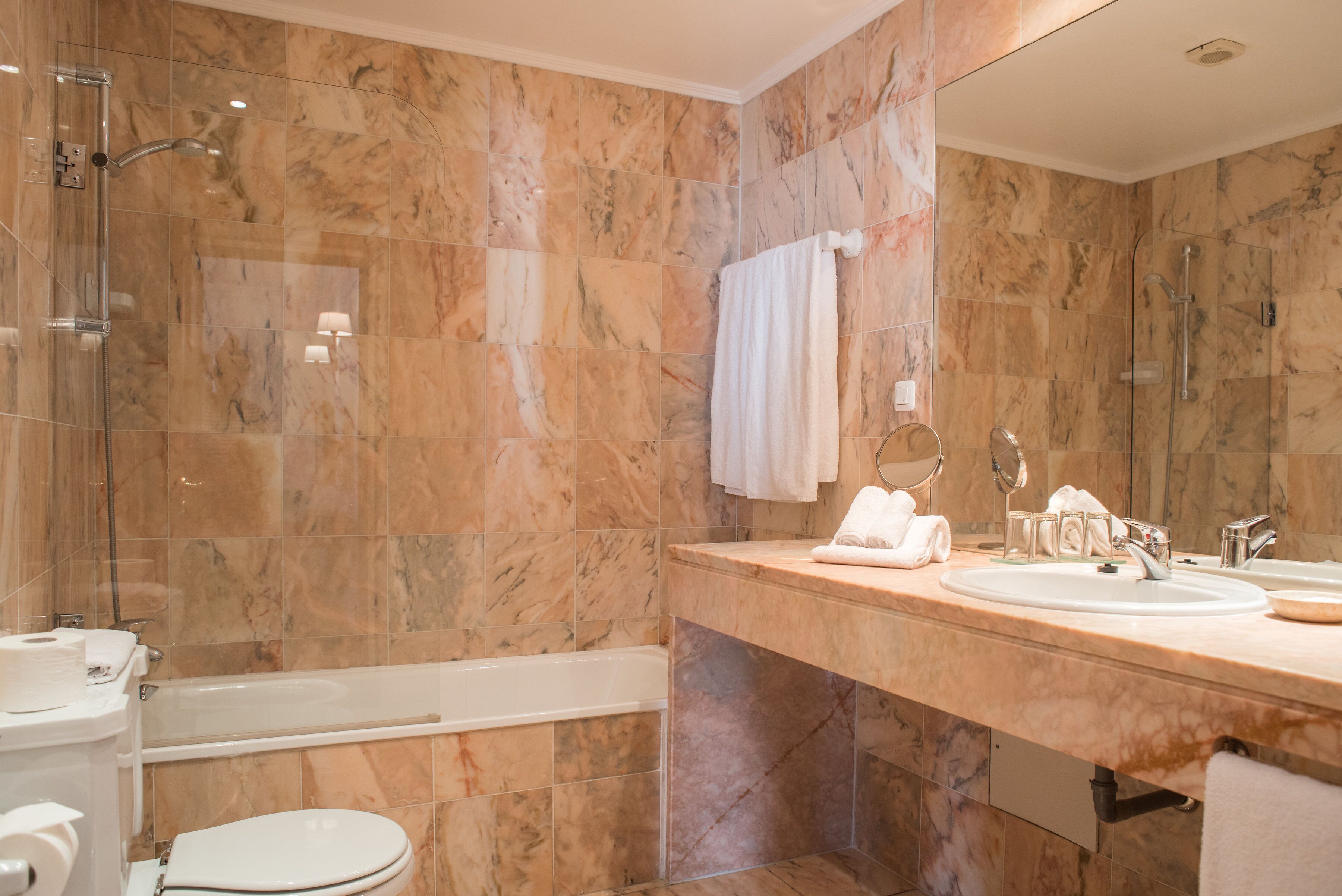 suite, 1 king bed | bathroom | free toiletries, hair dryer, towels