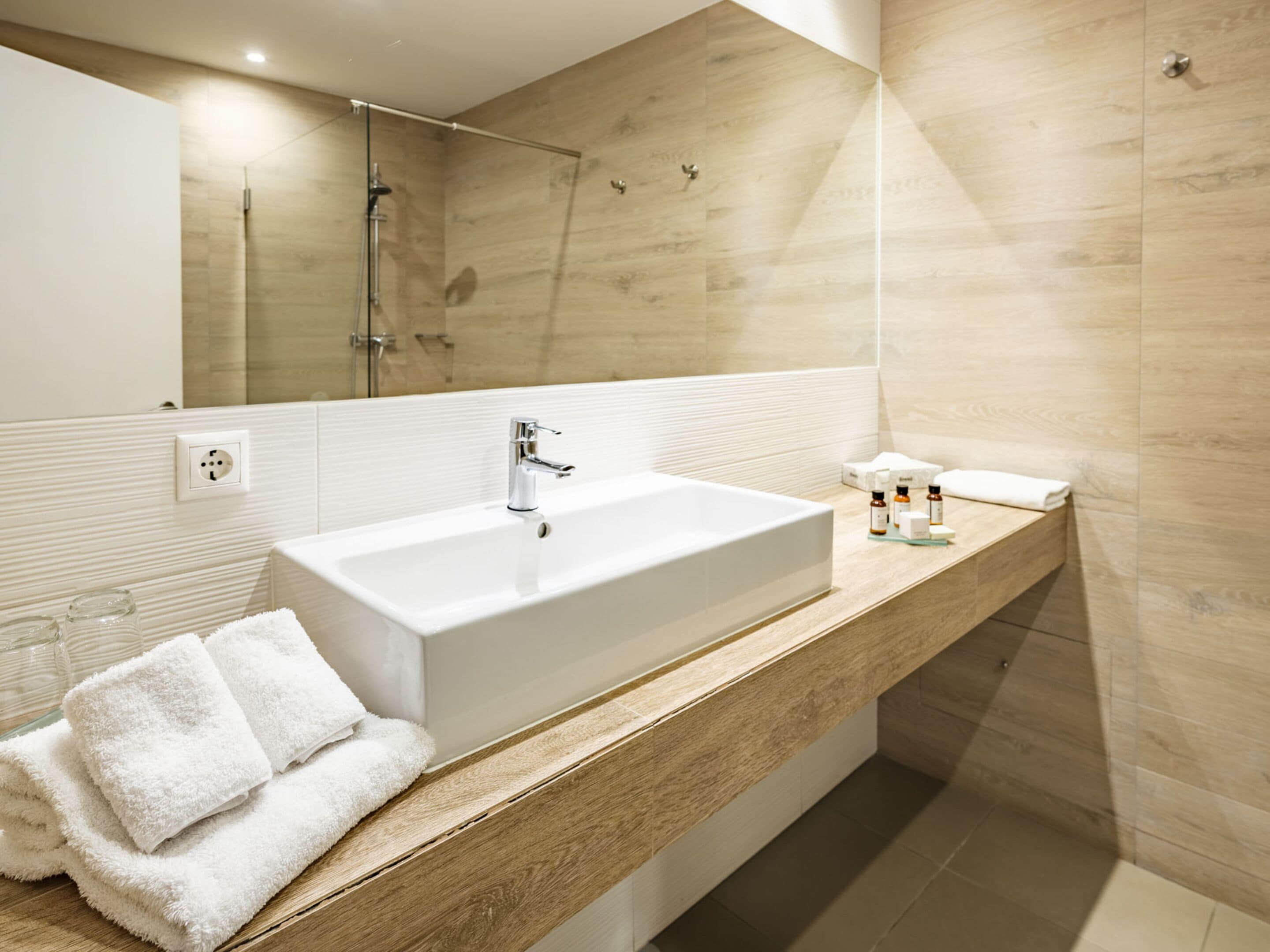 family suite | bathroom | free toiletries, hair dryer, towels
