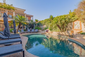 3 piscines extérieures