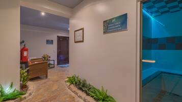 Couples treatment rooms, sauna, steam room, massages
