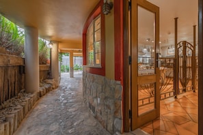 Daily continental breakfast (EUR 15 per person)