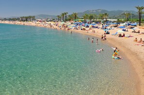 Beach nearby - htop Summer Sun (Santa Susanna)