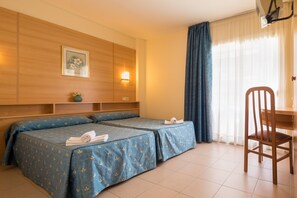 1 bedroom, desk, free WiFi, bed sheets - htop Summer Sun (Santa Susanna)