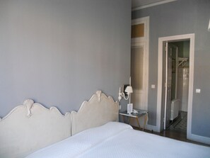 Standard Double Room | Individually furnished, blackout drapes, free cribs/infant beds - Casona del Sella (Parres)