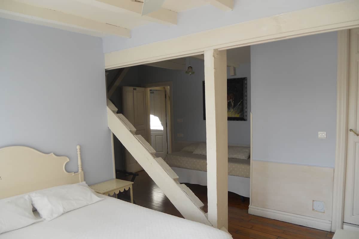 Individually furnished, blackout curtains, free cots/infant beds
