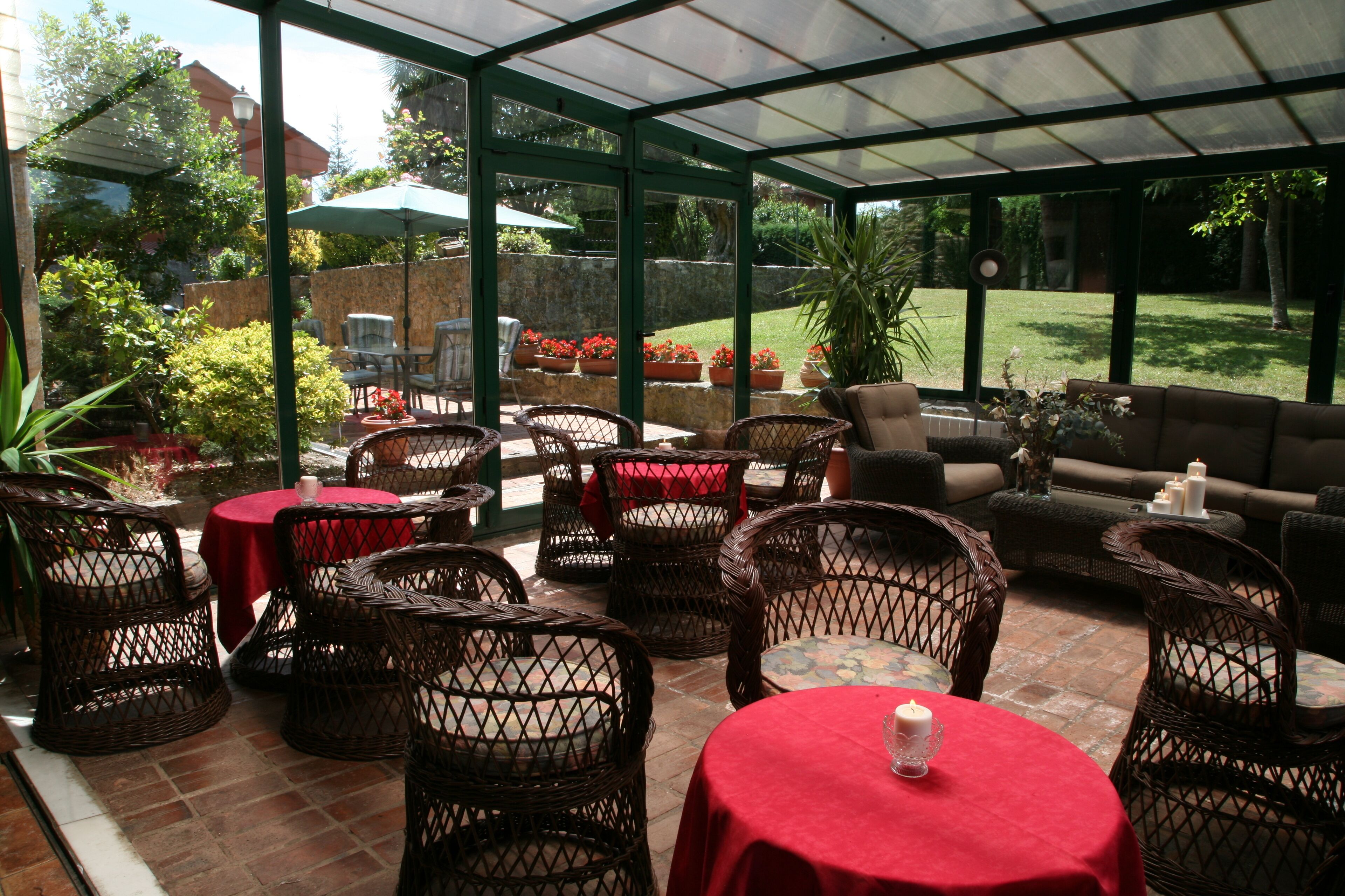 daily full breakfast (eur 12 per person)