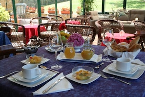 Flat-screen TV - Palacio de la Viñona (Oviedo)