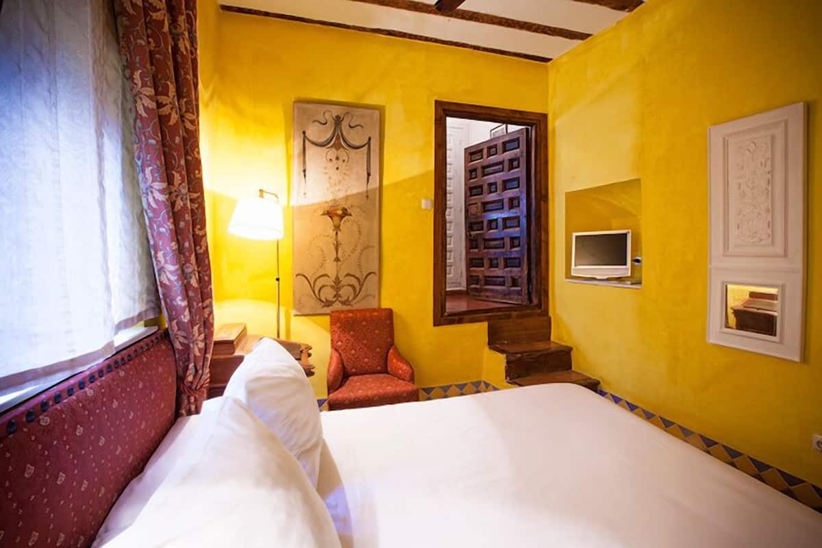 Double Room (La Administración) | In-room safe, blackout drapes, WiFi (free)