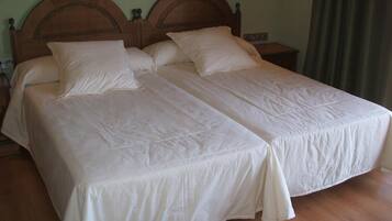 Minibar y caja fuerte