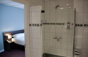 Shower, free toiletries, hair dryer, towels - Hotel Luxer (Amsterdam)