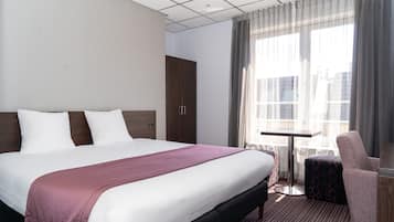 스탠다드룸, 더블침대 1개 | 객실 내 금고, 책상, 방음 설비, 다리미/다리미판