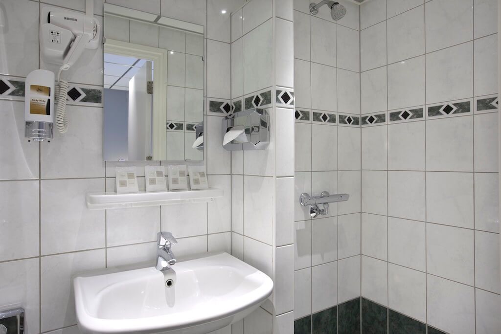 shower, free toiletries, hair dryer, towels