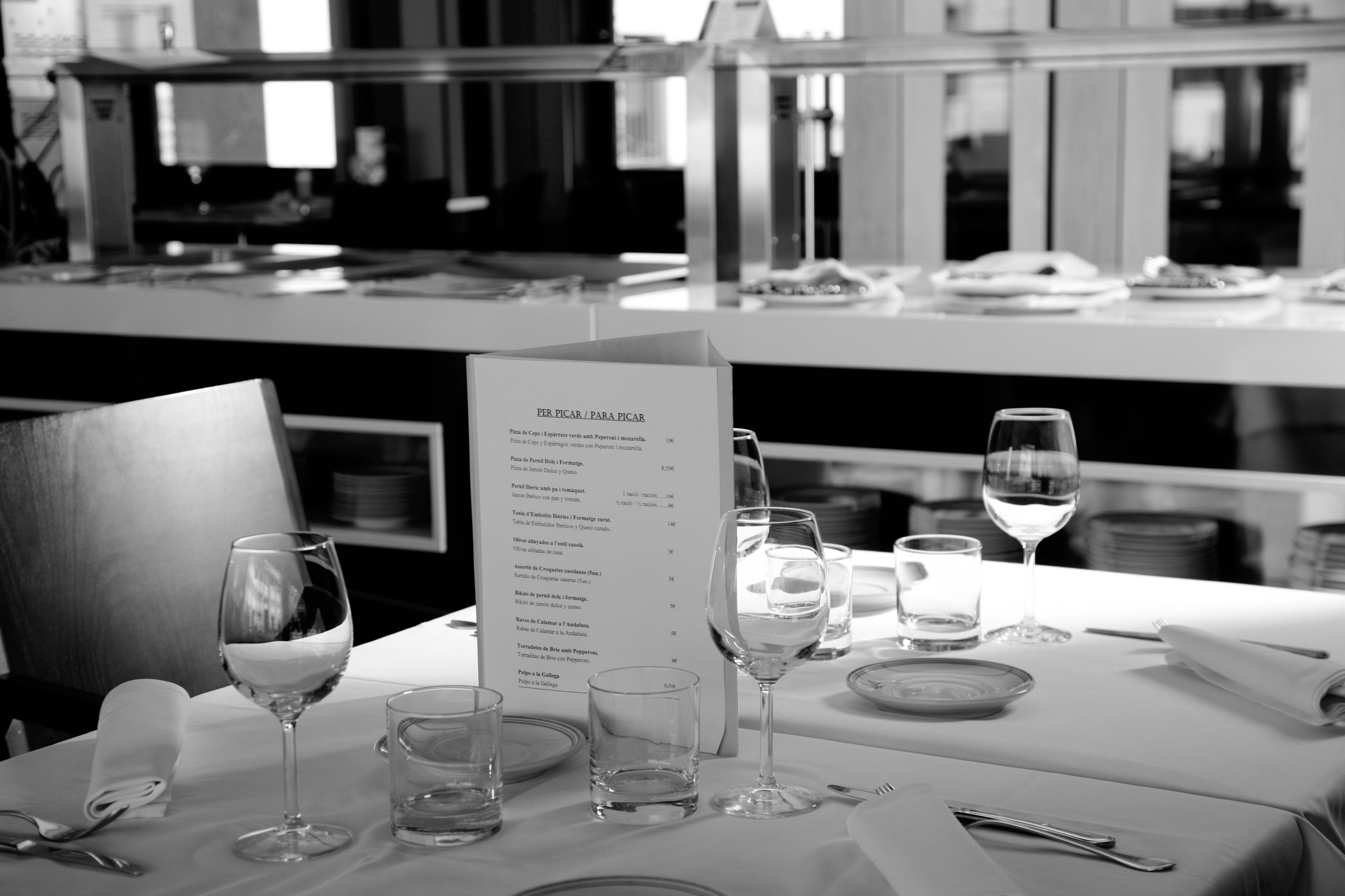 breakfast and dinner served, international cuisine