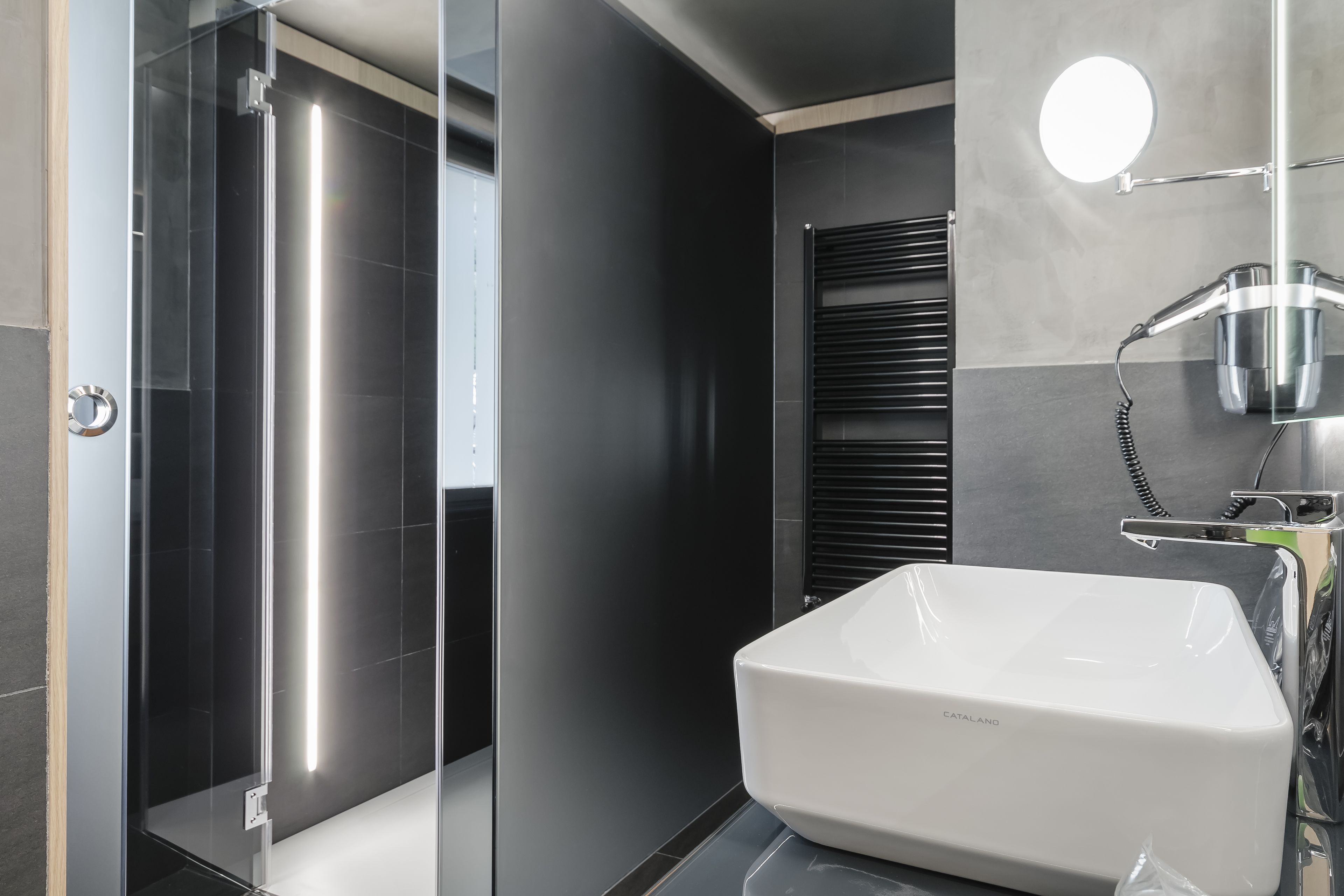 standard room, 1 king bed | bathroom | free toiletries, hair dryer, slippers, towels