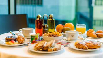 Daily continental breakfast (EUR 15 per person)