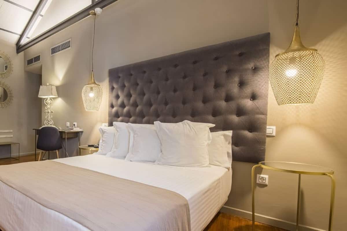 Zimmersafe, Schreibtisch, schallisolierte Zimmer, Bügeleisen/Bügelbrett