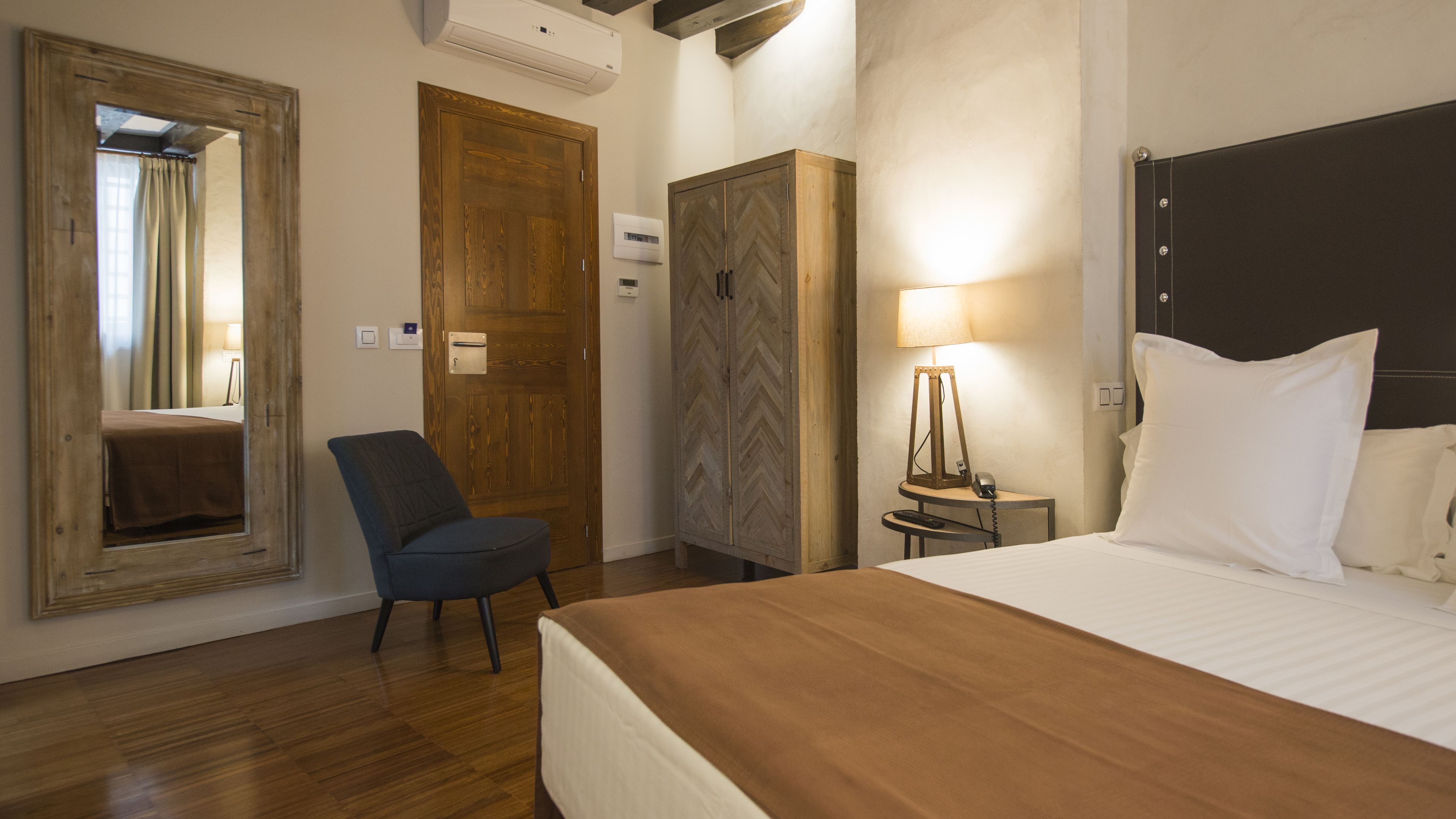 in-room safe, desk, soundproofing, iron/ironing board