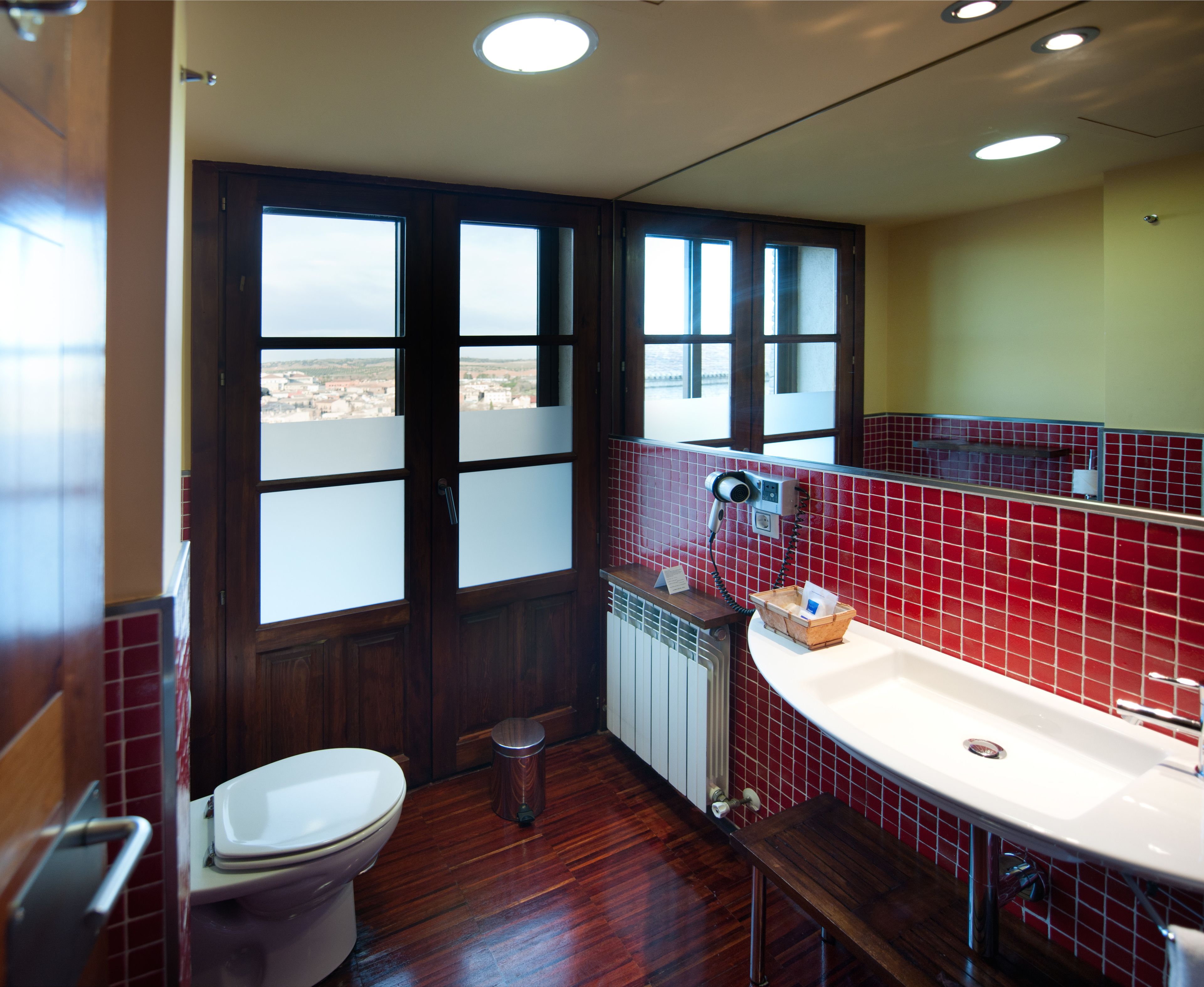 standard room | bathroom | free toiletries, hair dryer, towels, soap