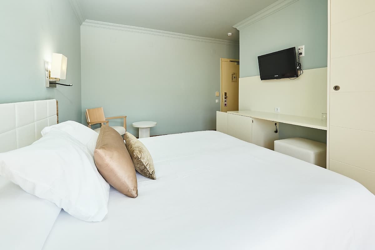 Superior Double Room, Balcony | Down comforters, in-room safe, soundproofing, cribs (surcharge)