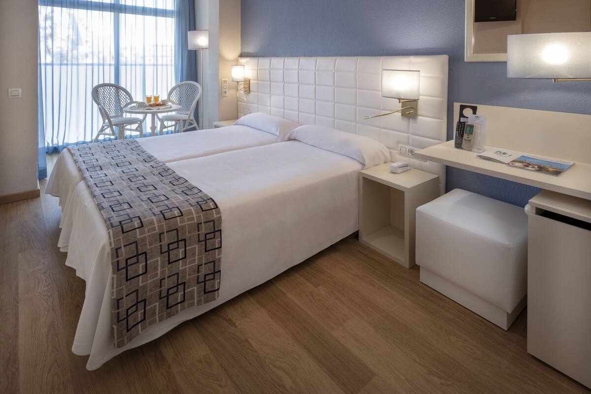Down comforters, in-room safe, soundproofing, cribs (surcharge)