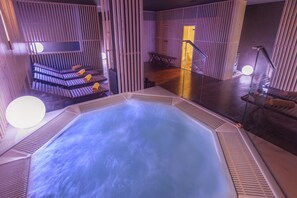 Sauna, bain à remous, hammam, hammam, massages sportifs