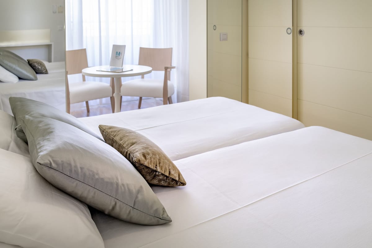 Down comforters, in-room safe, soundproofing, cribs (surcharge)