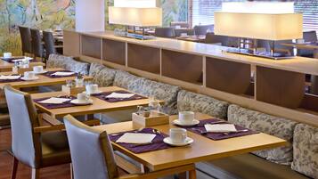 Petit déjeuner buffet (10.5 EUR par personne)