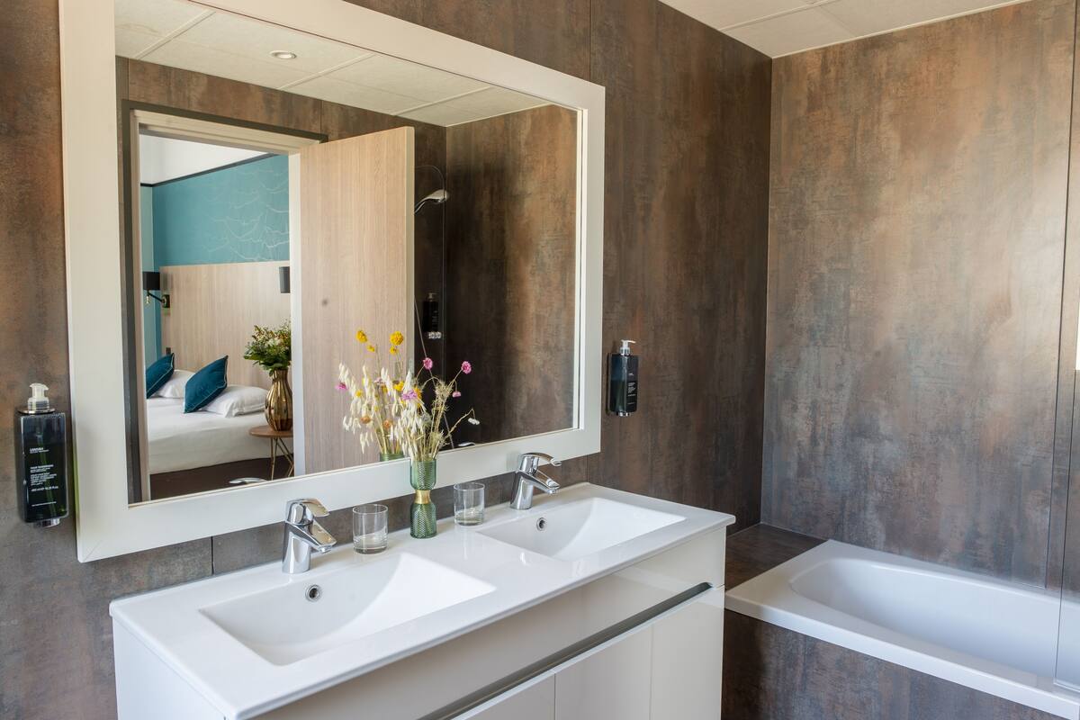 junior suite | shared bathroom