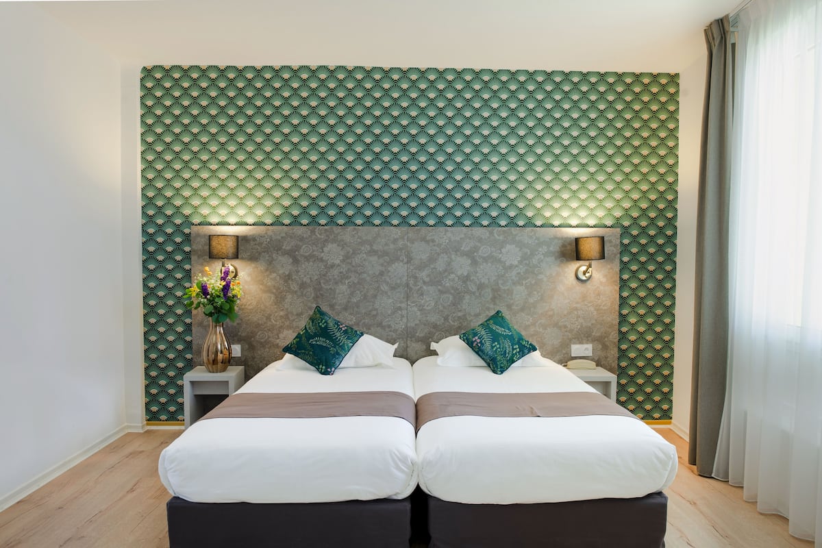 classic twin room | desk, blackout curtains, soundproofing, free wifi