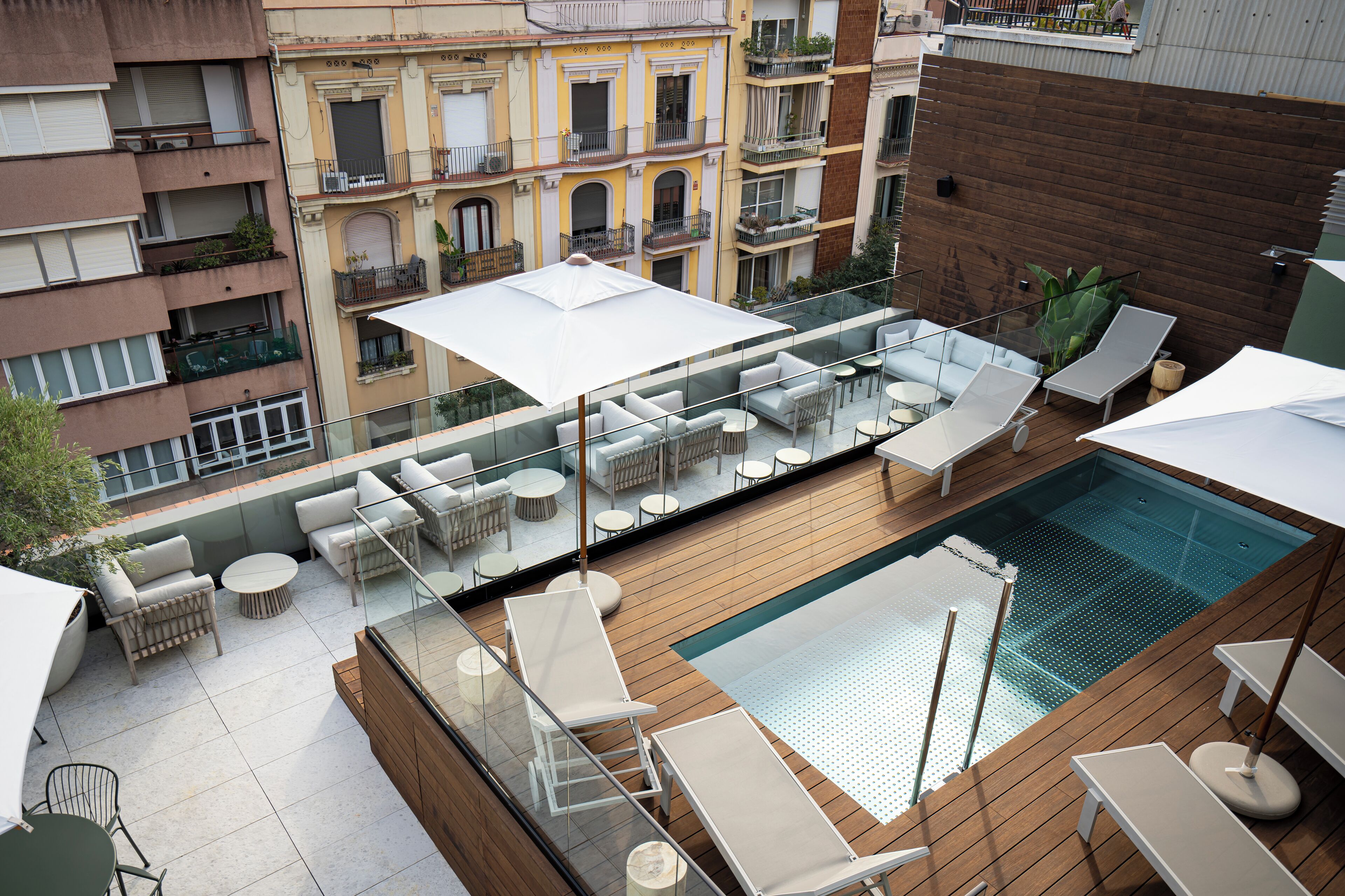 seasonal outdoor pool, open 10:00 am to 9:00 pm, pool loungers