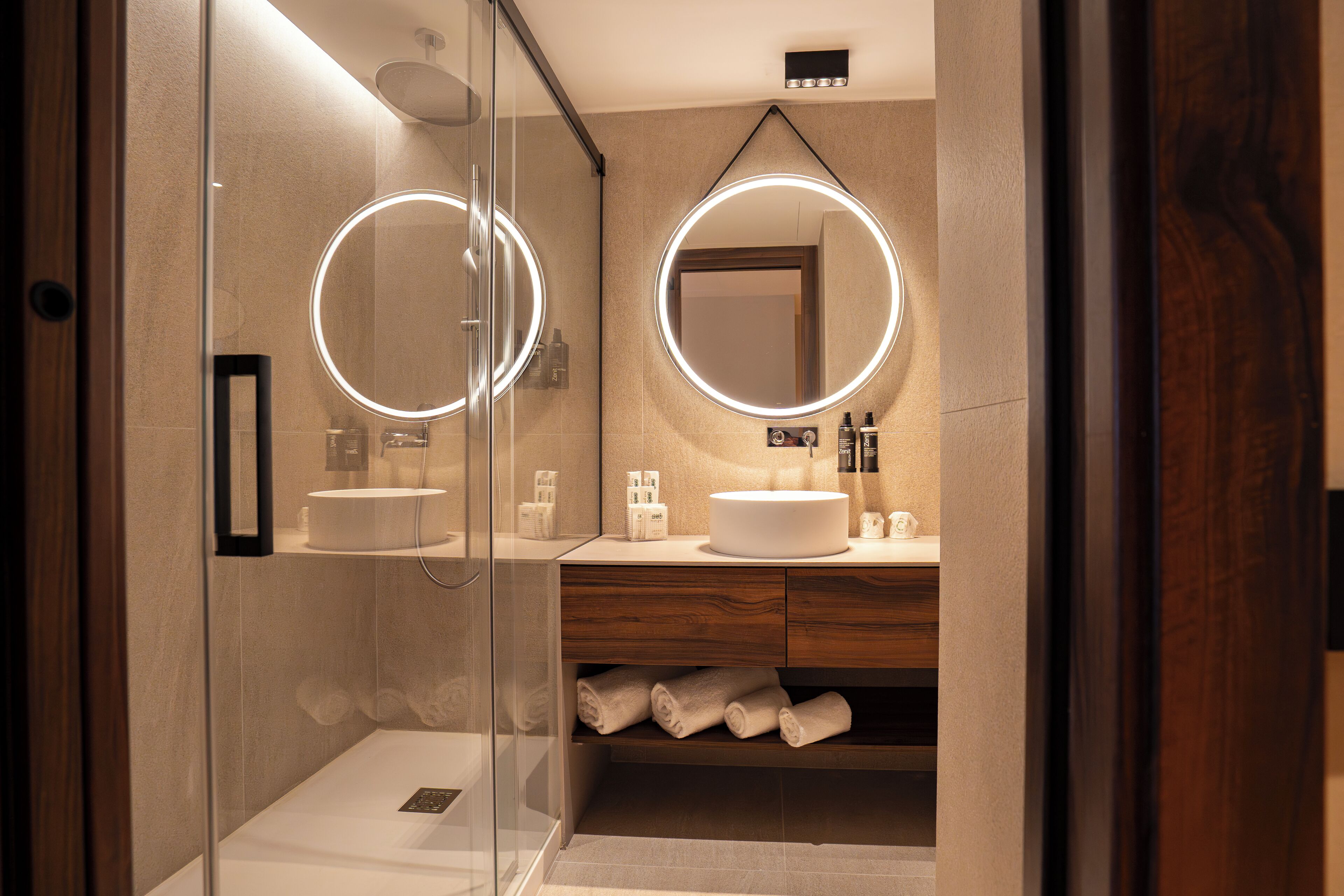 standard double or twin room | bathroom | shower, free toiletries, hair dryer, bidet