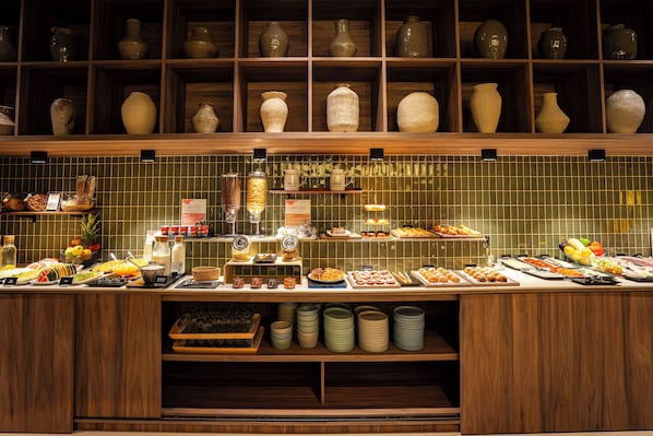 Café da manhã com buffet todos os dias (EUR 16 por pessoa)