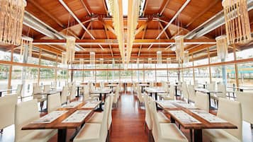 5 restaurants, spécialités Cuisine internationale