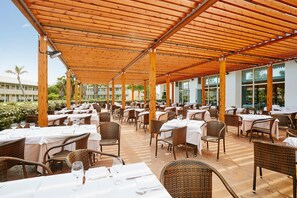 5 間餐廳；供應早餐、午餐、晚餐；多國菜