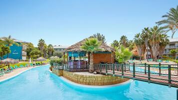 Alberca techada y alberca al aire libre por temporada