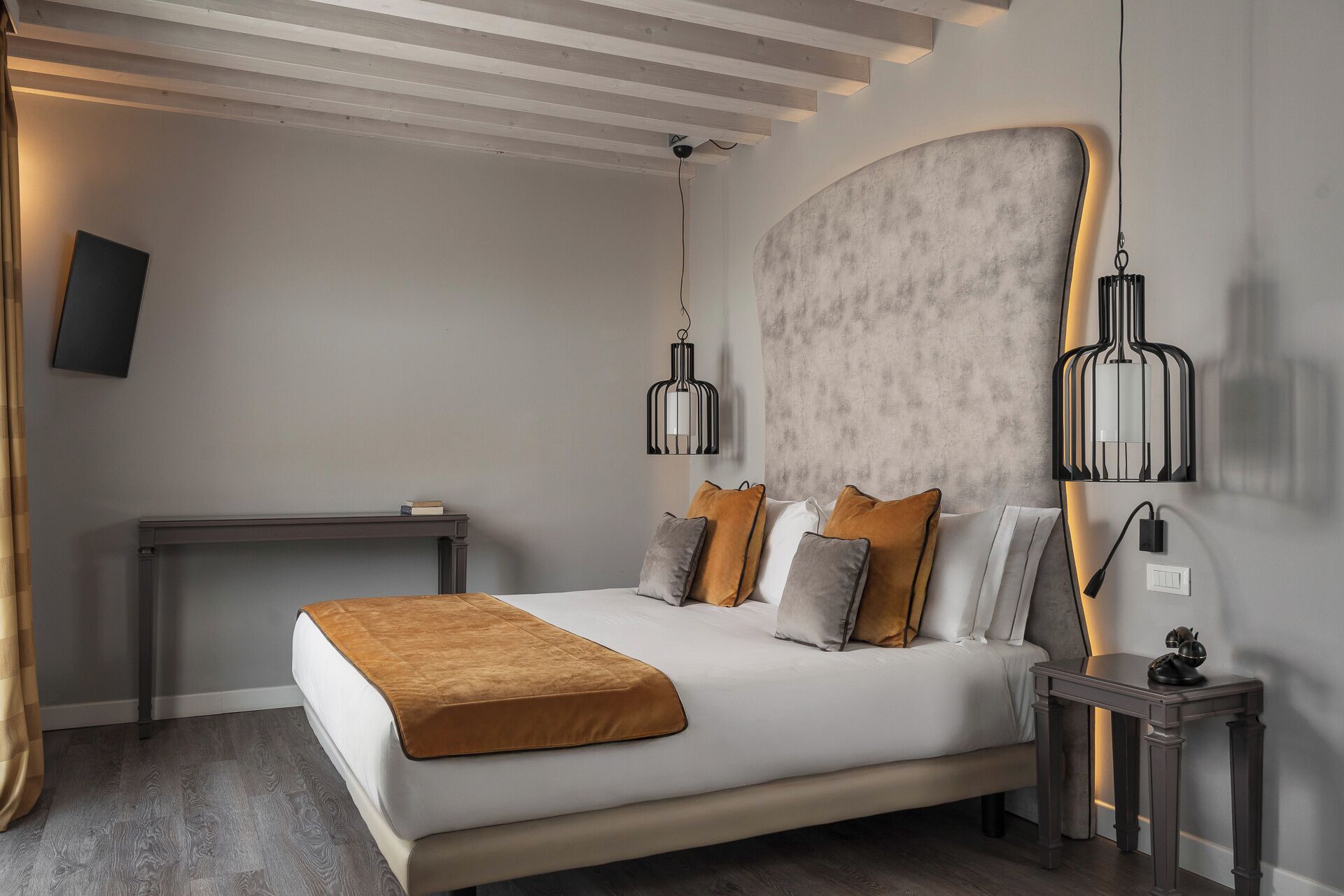 Phòng Premium (Rooftop) | Bộ đồ giường cao cấp, minibar, két bảo mật tại phòng 