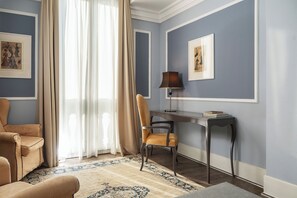 Ropa de cama de alta calidad y minibar 