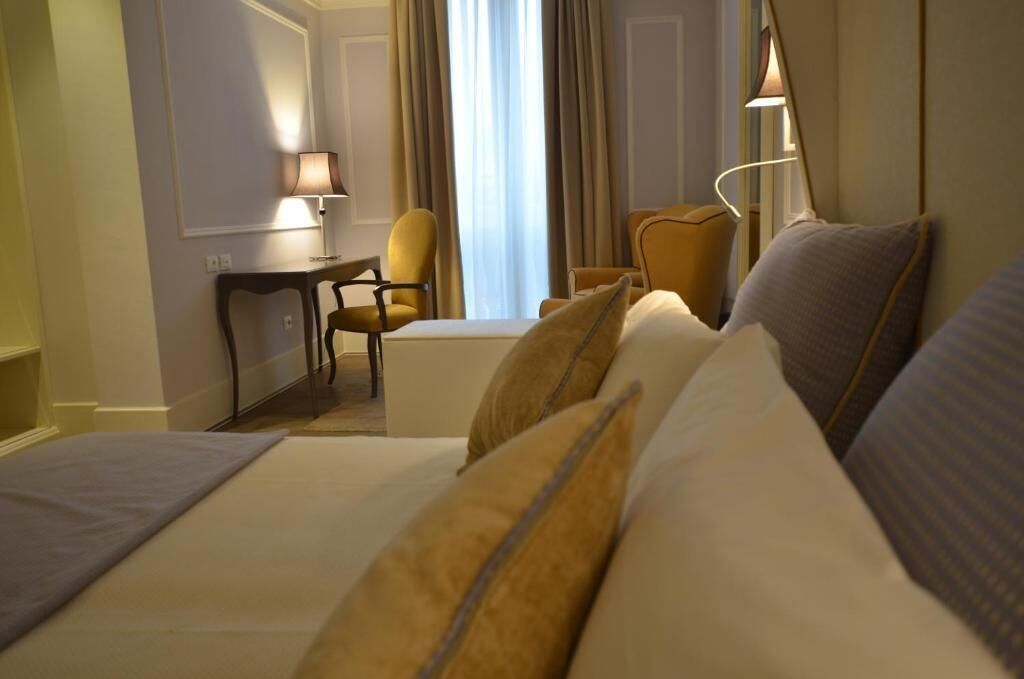deluxe double room | 1 bedroom, premium bedding, minibar, in-room safe