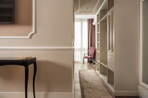 Suite | Premium bedding, minibar, in-room safe, soundproofing