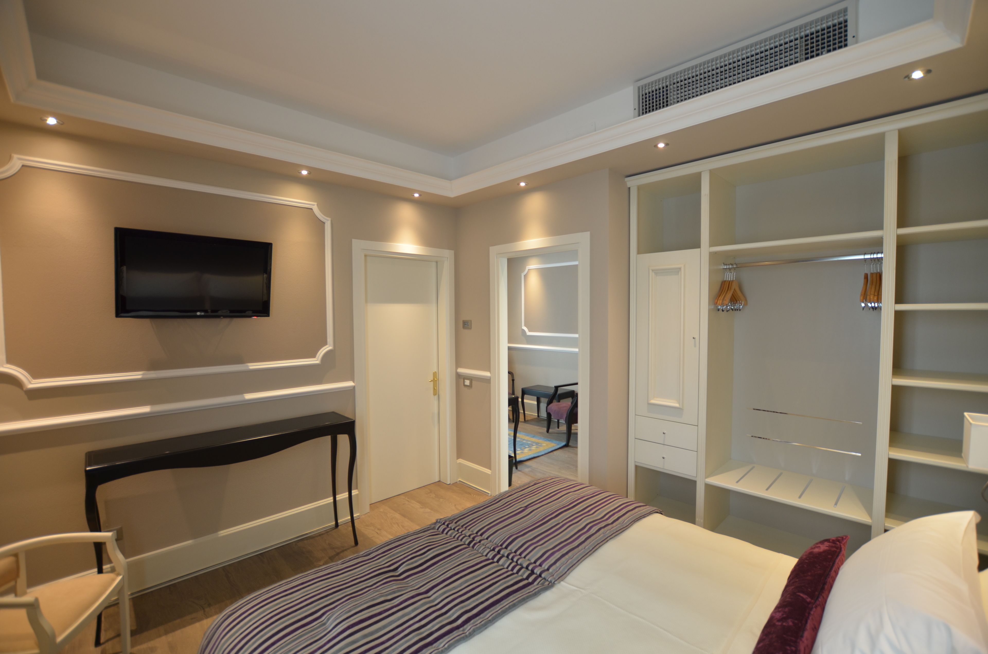 suite | 1 bedroom, premium bedding, minibar, in-room safe