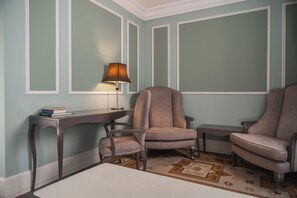 Ropa de cama de alta calidad y minibar 