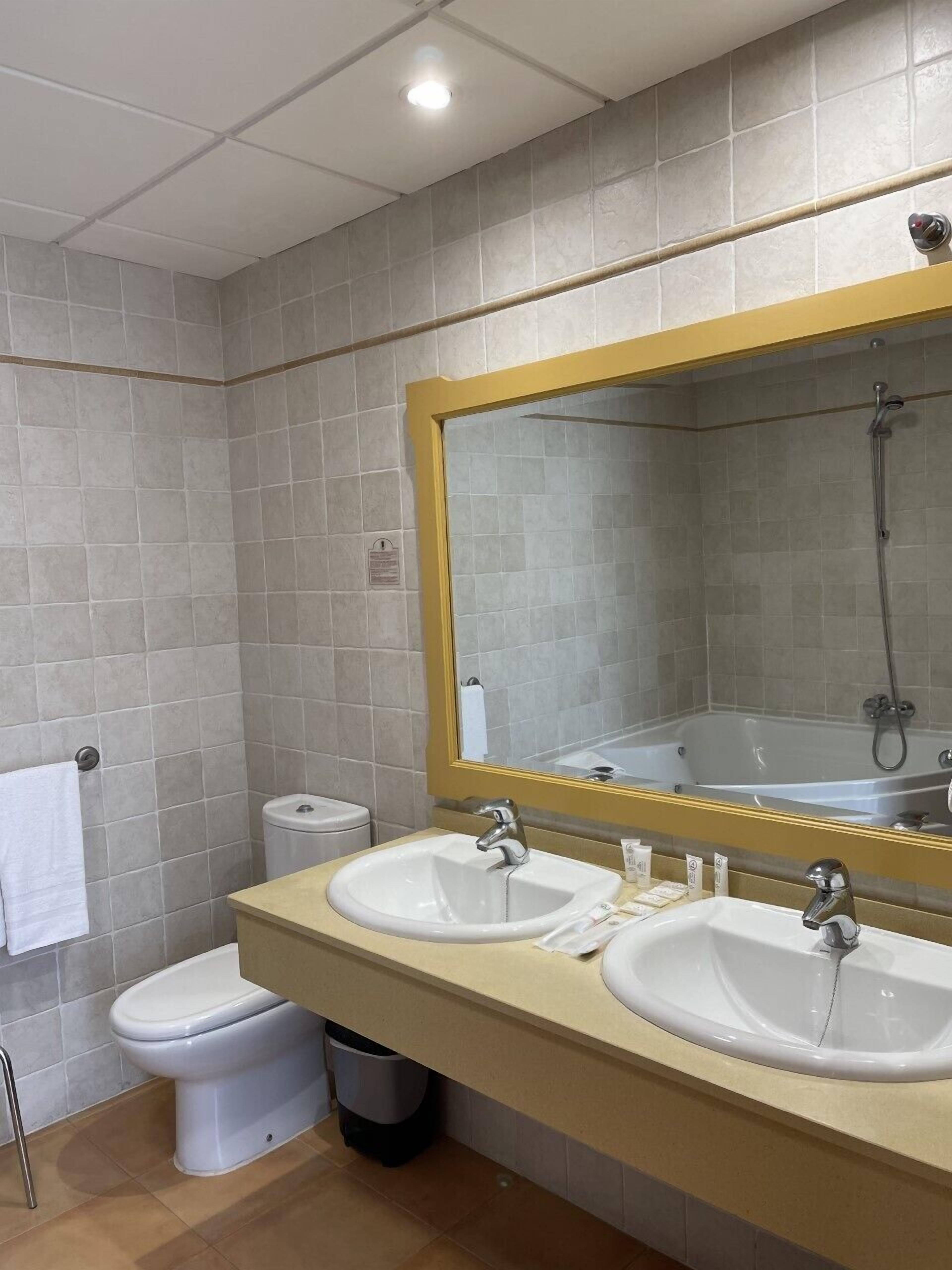 1 bedroom, minibar, in-room safe, desk