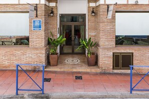 Front of property - Hotel Almijara – Mares (Almunecar)