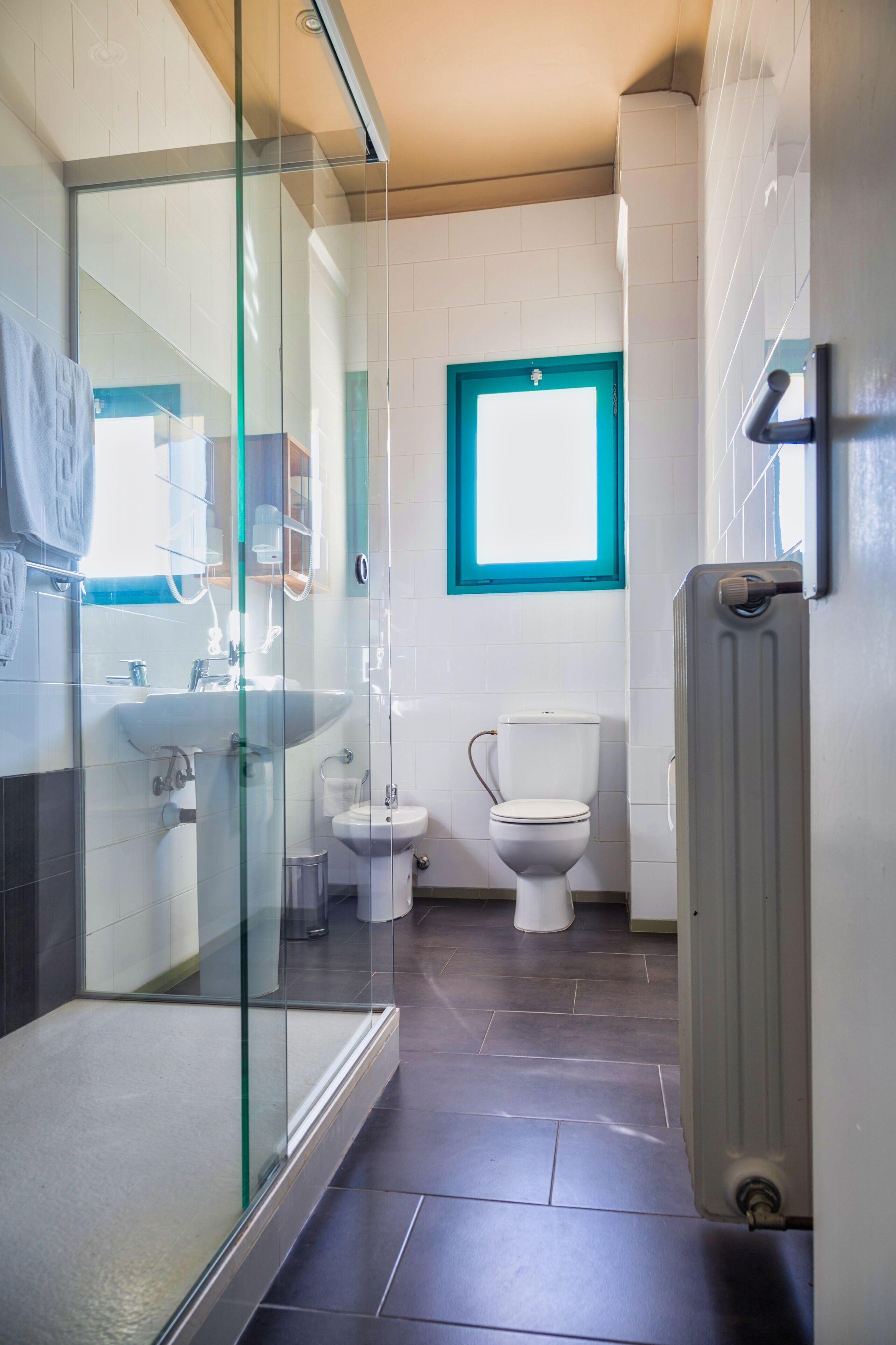 double room, ensuite, city view | bathroom